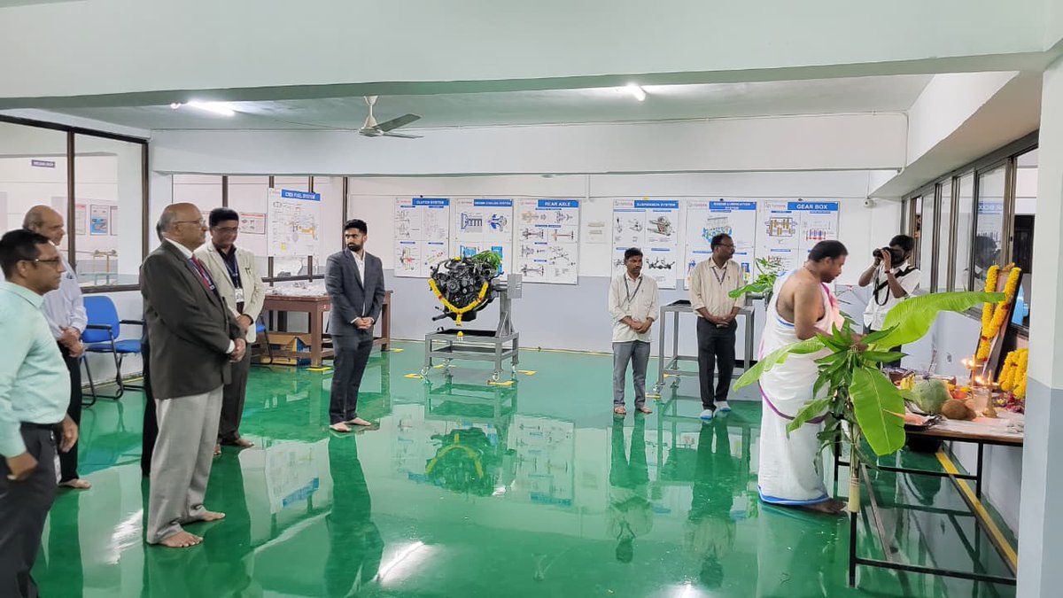 rnsit_mech's tweet photo. Engineering beyond the classroom!

The Toyota Centre of Excellence at RNSIT Mechanical Engineering is strengthening industry ready skills through hands-on automotive training.

Inaugurated on 2nd May 2025, the CoE bridges academic learning with industrial practices. https://t.co/JicXuNfgKW