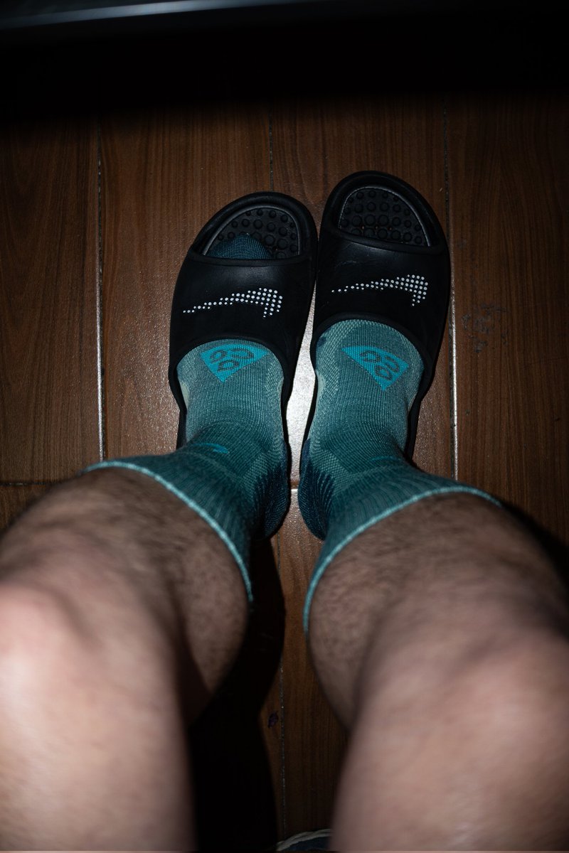 hhhgcgvg's tweet photo. 丑帅
#粗腿  #腿毛  #sneaker https://t.co/o8mjfltMs4