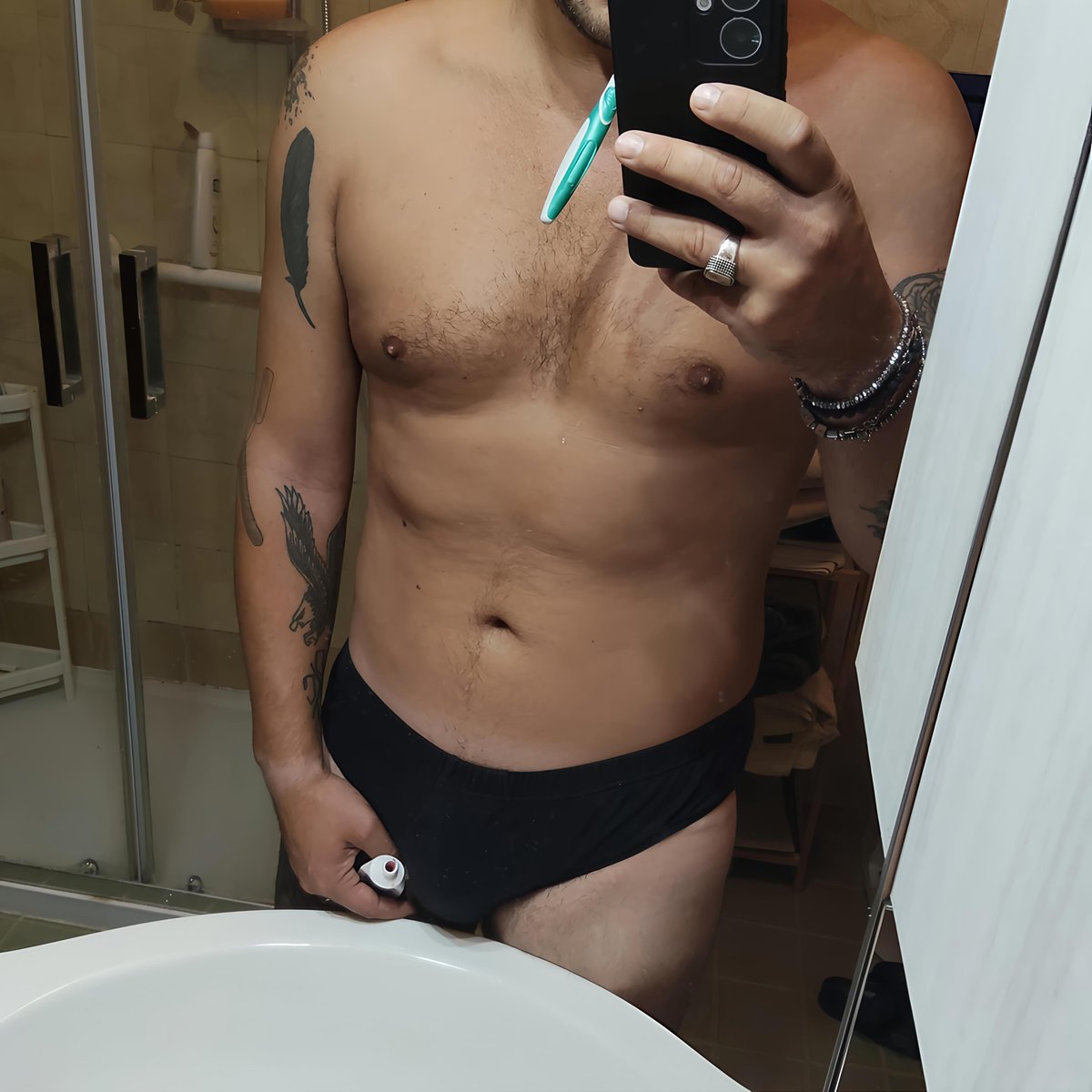 HcKid90's tweet photo. Gooood Morning ☀️ 
Let's start the day!
Opendmind And clean teeth!
What are we up to now?
#chudai #wata #underwear #bulge  #tattoo #openminded #nsfw #nsfweveryday #friday https://t.co/Gw90fcw8Rq