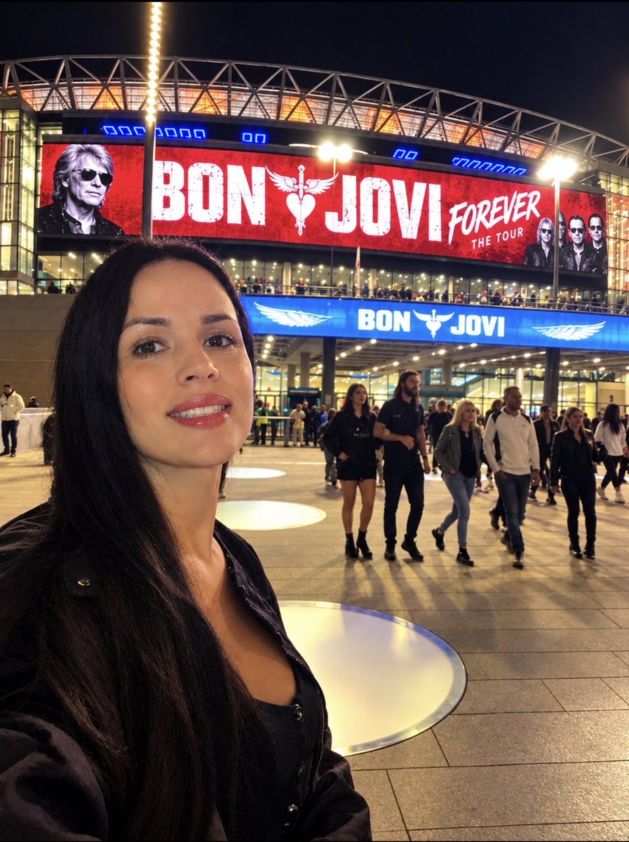 amanda_ramone's tweet photo. @jonbonjovi @BonJovi My first concert in London 🥰, My 3st Bon Jovi’s concert 😍💜 https://t.co/mJPMHNb93d