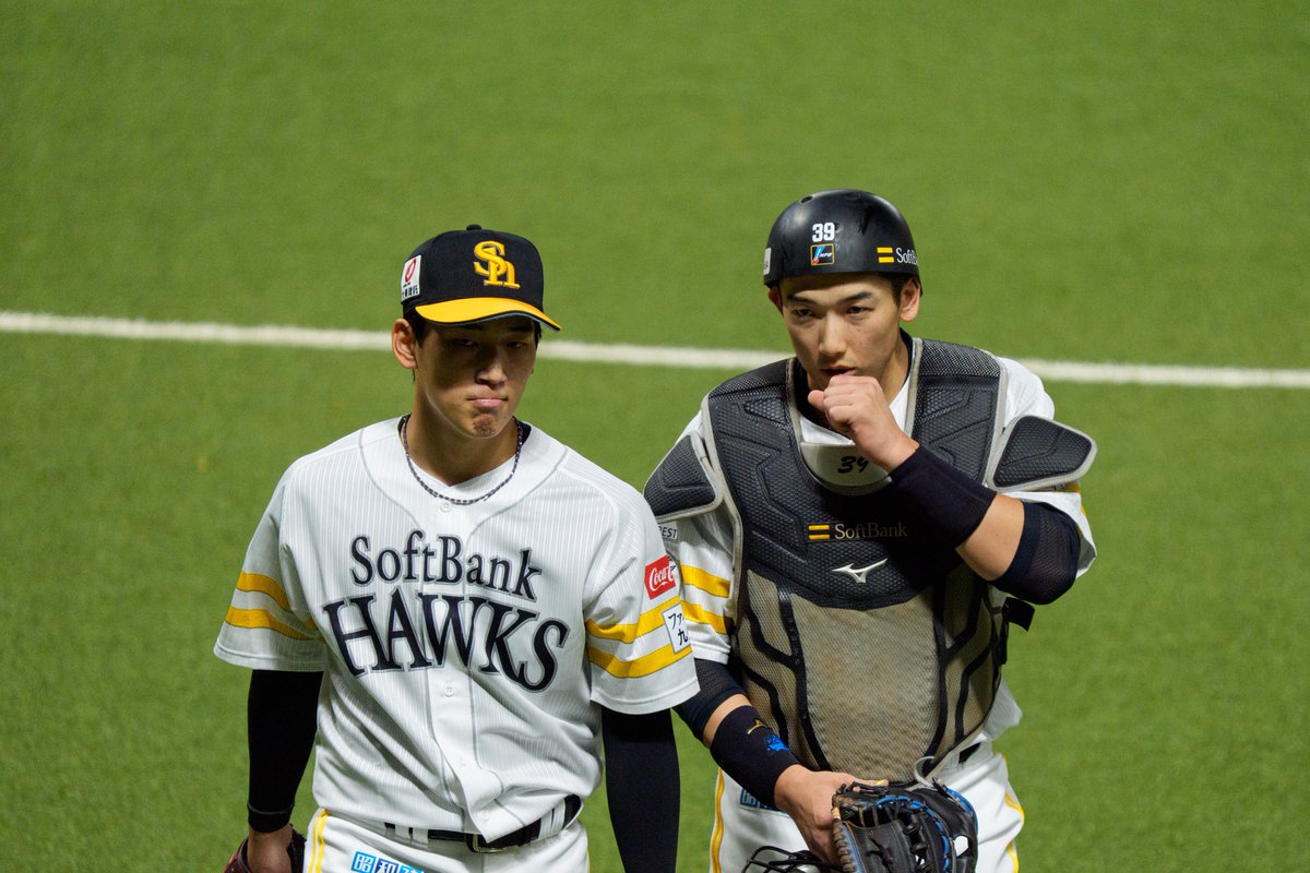 jei_hawks's tweet photo. 7歳差なんですがどっちが先輩、、、？
前田悠伍の貫禄エグい笑
#sbhawks #ゼンシン #前田悠伍 #山本祐大 https://t.co/zjpM64ku8N