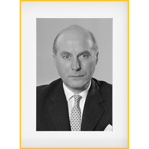 SouvPopulaire's tweet photo. Depuis plus de trois ans, je publie des fiches de mon livre non paru : Die Spinne, l’Ordre Noir du IIIe au IVe Reich européen.
La dernière fiche sur mon Telegram, celle de Karl Maria #Hettlage… l’ombre d’Albert #Speer #UE #RFA #Allemagne
https://t.co/bIXSGuPf4T https://t.co/Au1YNiXL1j
