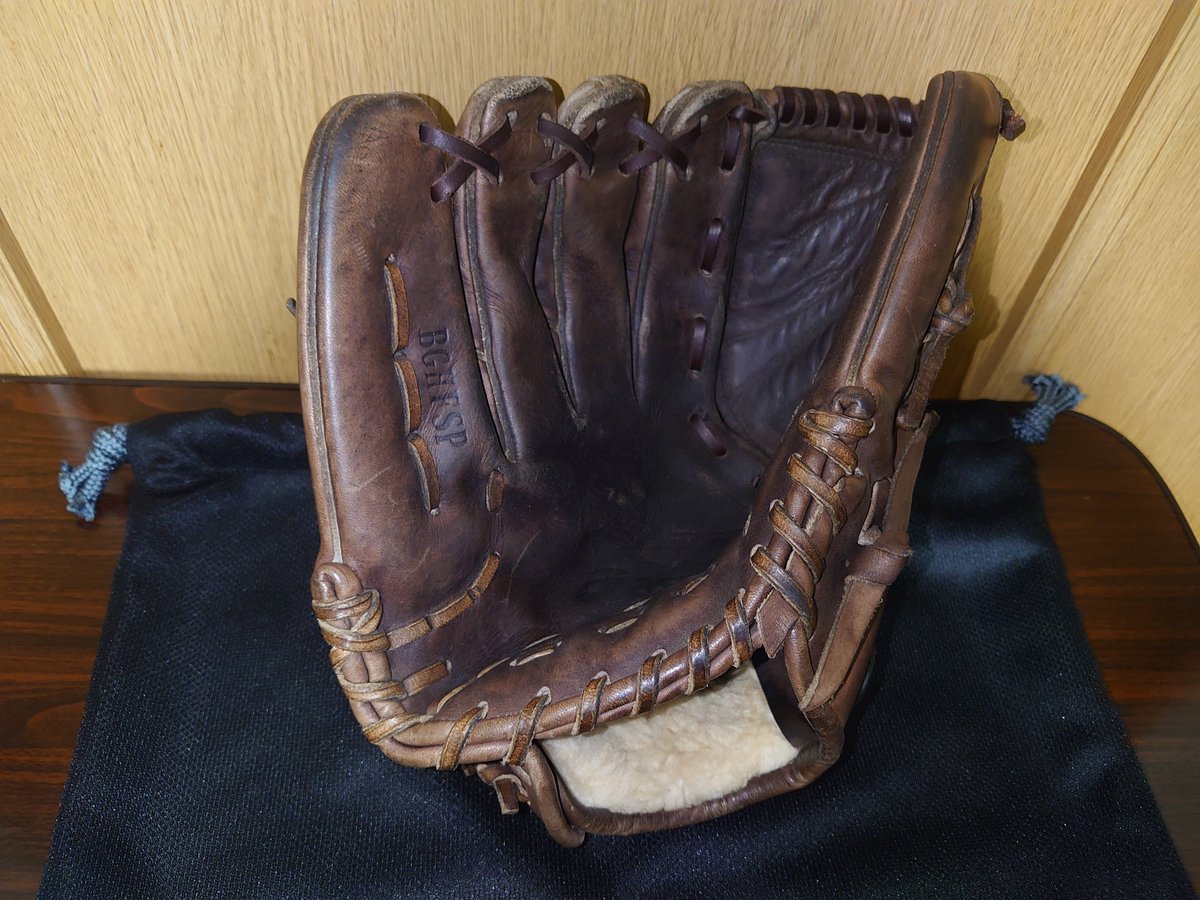 oguriberee's tweet photo. お〜良いのが来たなー
#アシックス
#野球グローブ
#野球グラブ
#懐かしのホークバック
#メイドインジャパンのニクいヤツ
まずはウェブ周りをバラして汚れが落ちるか見てみ���う https://t.co/ti64F9qSHA
