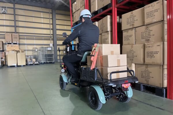 logi_today's tweet photo. ラストワンマイル車両、荷台基準に空白はないか
https://t.co/F01nqgRPgd
免許不要の配送車両が広がる一方、安全規制には車両ごとの「段差」がある。速度や走行性能の基準整備が進むなか、自転車やリヤカーの荷台強度、過積載への規制・取り締まりは追いついているのか。ラストワンマイルの安全を考える。