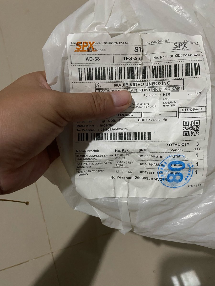 avcvaaf's tweet photo. jadi ceritanya gue beli br* di oren (ga ada video unboxing) pas awal co udah gue reminder buat ditutup aja keterangan barang di resinya https://t.co/1lo73hycKN