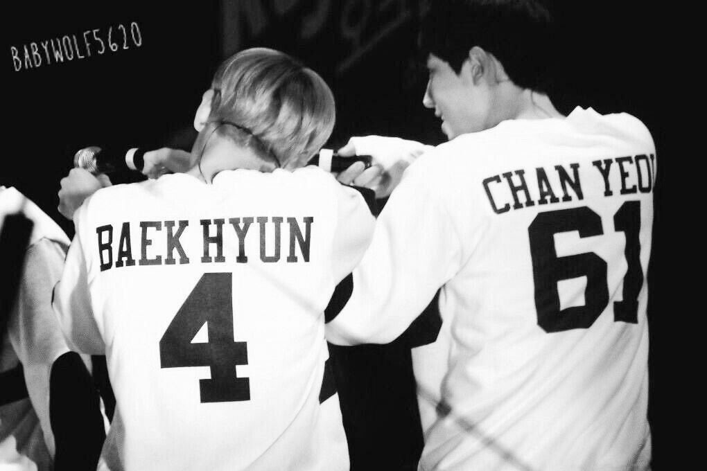 Hoonifiey's tweet photo. Marhoon are the reincarnation of Chanbaek, argue with the wall https://t.co/zFusKXye9O