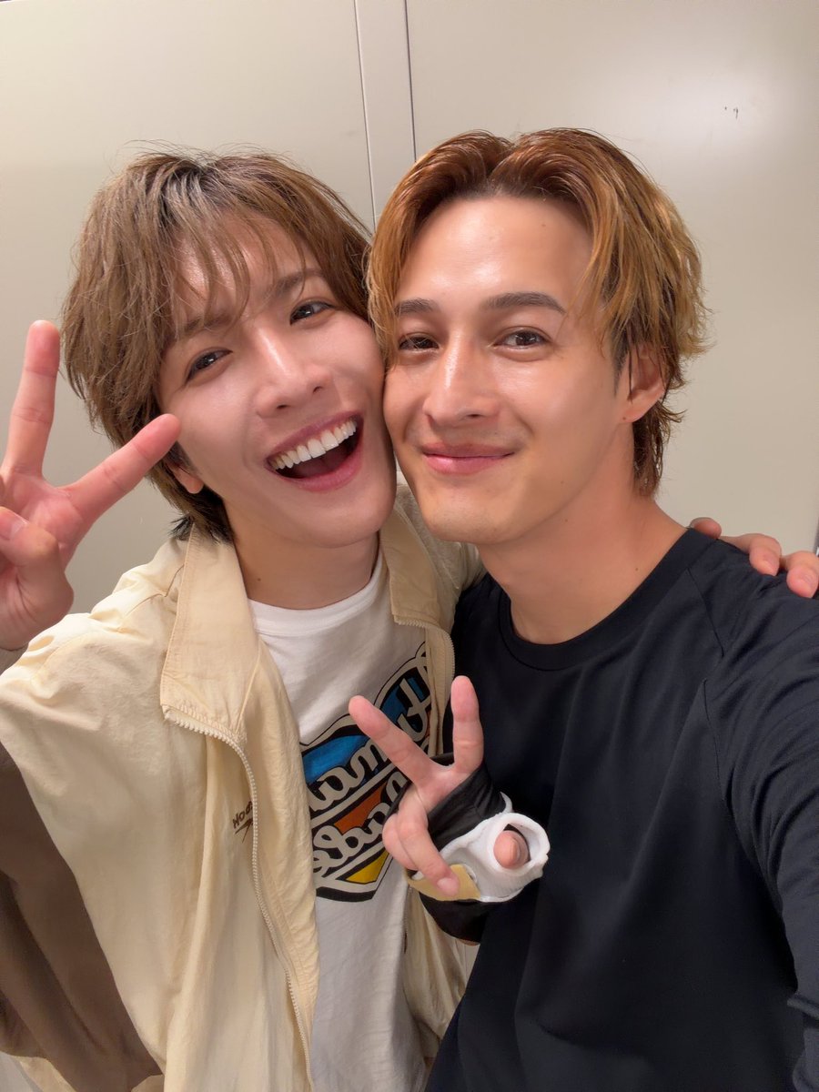 makoto_matsuri's tweet photo. 本日の #デカホシ のホシ公演にお越しくださった皆さんありがとうございました！

ファイブ役自分にはピッタリだなとおもってやってるんだけどみなさんどうですか？笑

明日は14時、18時の2公演なんで集中して頑張るぞぉ💪

#ファイブ 

チケットはこちらから⬇️
https://t.co/AcLWRkHSNa https://t.co/Y9AFIm75T7