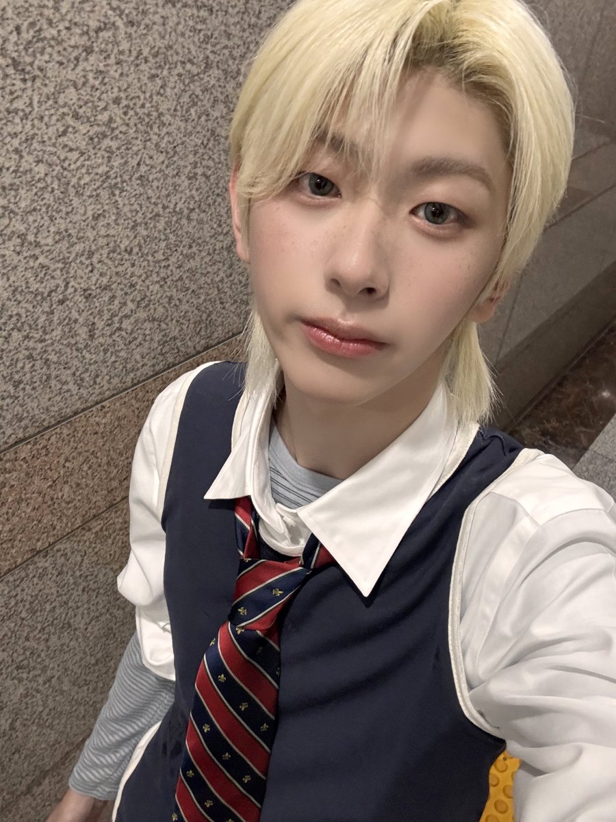 ehvlnnds's tweet photo. 꺼누고마 https://t.co/zsTJfoGrWq