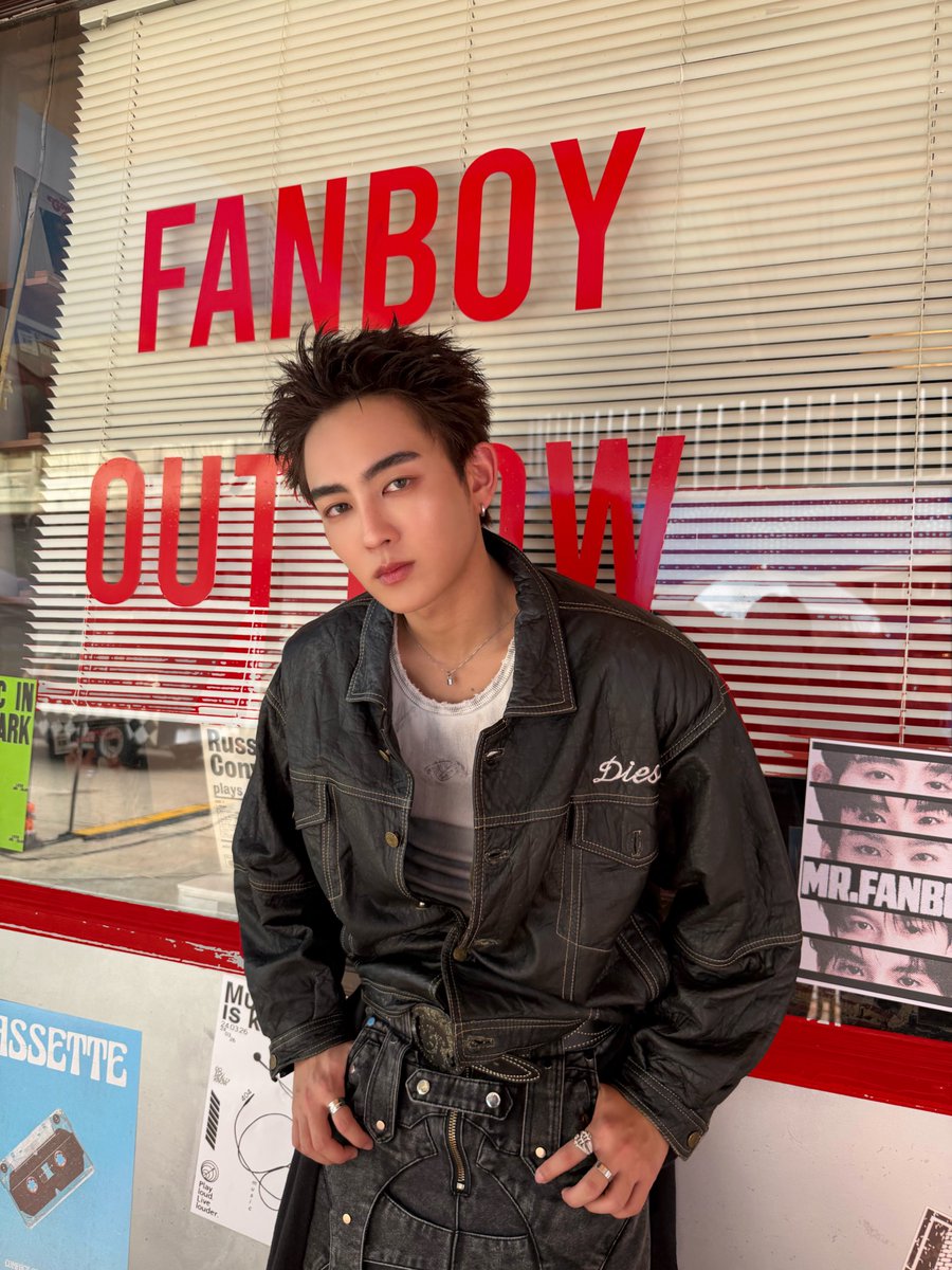 BUS_SONRAY's tweet photo. ขอบคุณ @DMDMusicTH ที่ชวน #HEARTchuthiwat มาร่วมร้องเพลง "FANBOY - ASH (AuAu, SVRN, HEART OF BUS)" Ost. Mr.Fanboy รักสุดใจนายแฟนบอย ฝากทุกคนไปดู MV และฟังเพลงกันเยอะ ๆ นะครับ 💪🏻😎

ASH (AuAu, SVRN, HEART OF BUS) - FANBOY Ost. Mr.Fanboy รักสุดใจนายแฟนบอย
🔗:  https://t.co/UQXaHieO94

#FANBOYByASH
#รักสุดใจนายแฟนบอยSeries 
#MrFanboySeries
#DMDMUSIC
#BUSbecauseofyouishine