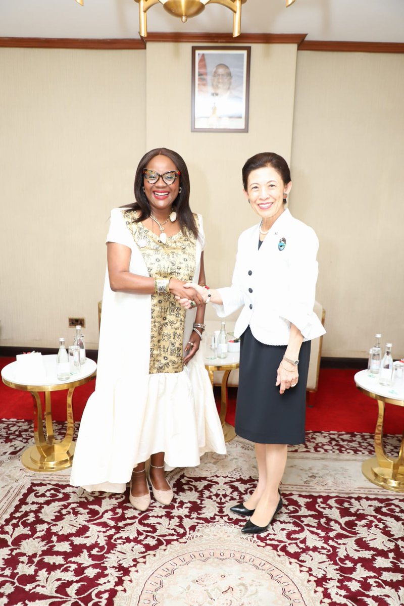 RamsarConv's tweet photo. #GlobalFlywaysSummit: Today, the Secretary General met with Her Imperial Highness Princess Takamado of Japan, Honorary President of @BirdLife_News. Their discussion explored opportunities to advance joint action for wetlands and migratory birds along global flyways. https://t.co/KTPilbxdEZ