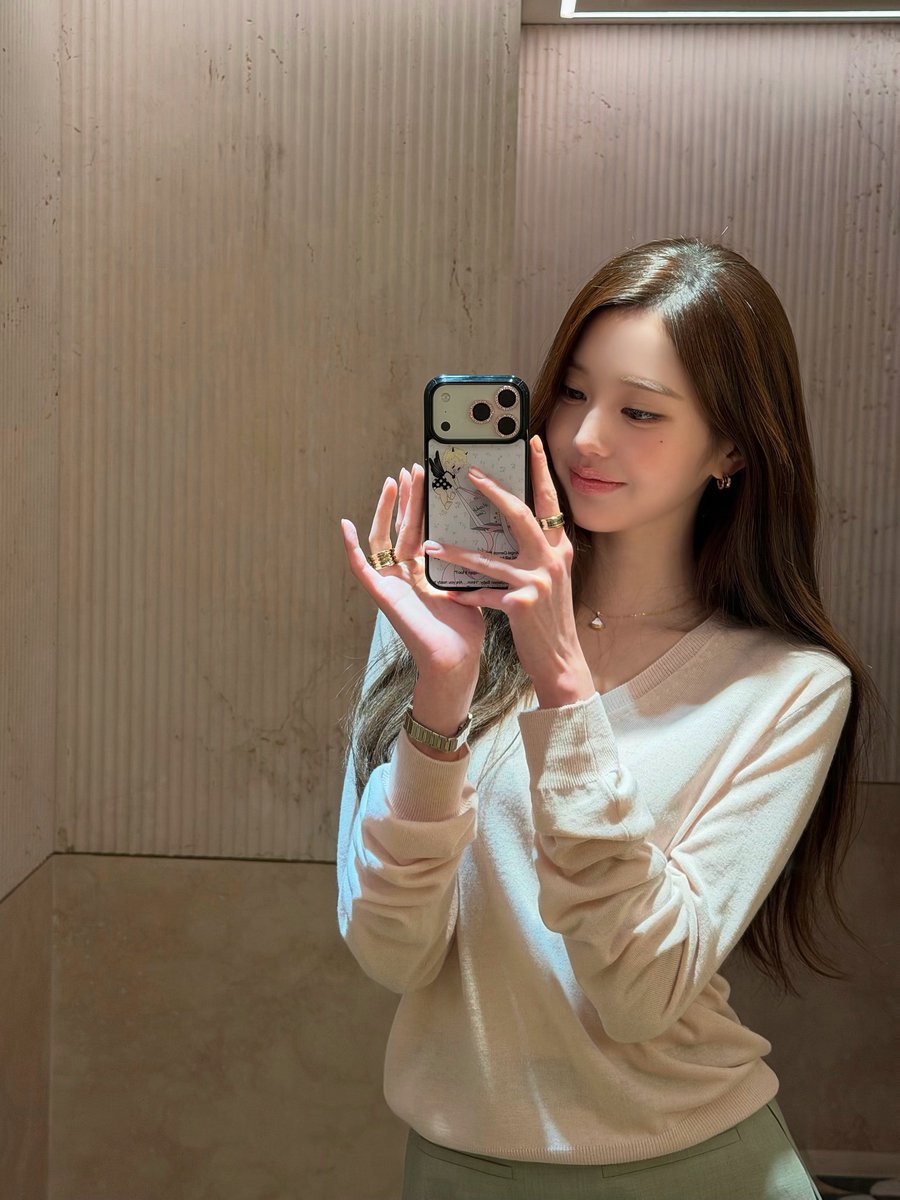 eta_class's tweet photo. 뭔가..
관념적31살직장인여자
일바빠서결혼관심없다면서
오래만난여자친구잇고
일부러오른쪽약지에반지끼고다니고…. https://t.co/TRT0JxTPPJ