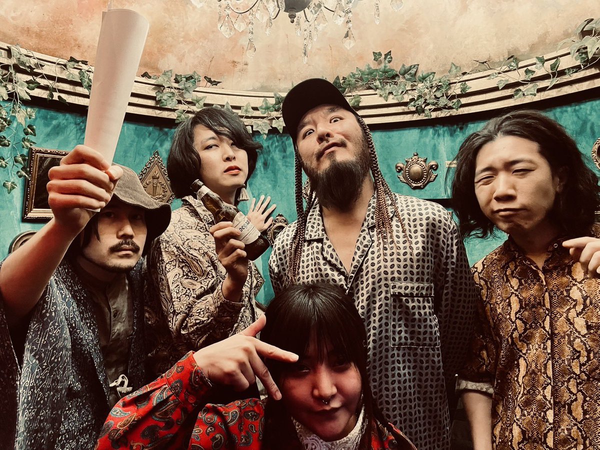 sgbpresident's tweet photo. 広野与一、オフショットインタビュー！

MANIAC MANSION PRESENTS
「闇倶楽部 PART IV」

日時：2026年9月13日 (日)
会場：吉祥寺 MANDA-LA2
時間：開場 18:00 / 開演 18:30
料金：¥2,900+1drink

【出演】
MANIAC MANSION ／ 中学生棺桶 ／ Permanent inc.

【チケット予約】
https://t.co/5CMARIaGuY https://t.co/F7SBfPtNHb