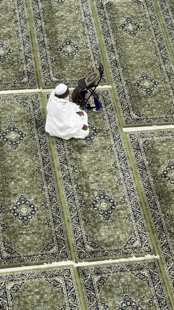 amalll1419's tweet photo. عَلَيْكَ صَلَاةُ اللَّهِ يَا خَيْـرَ مُرْسَلٍ
 وَأَكْرَمَ مَنْ مَشَى فَوْقَ الثَّرَى عُمُرَا 
#صلوا_عليه_وسلموا_تسليما_صلى https://t.co/EOPyHTPsAV