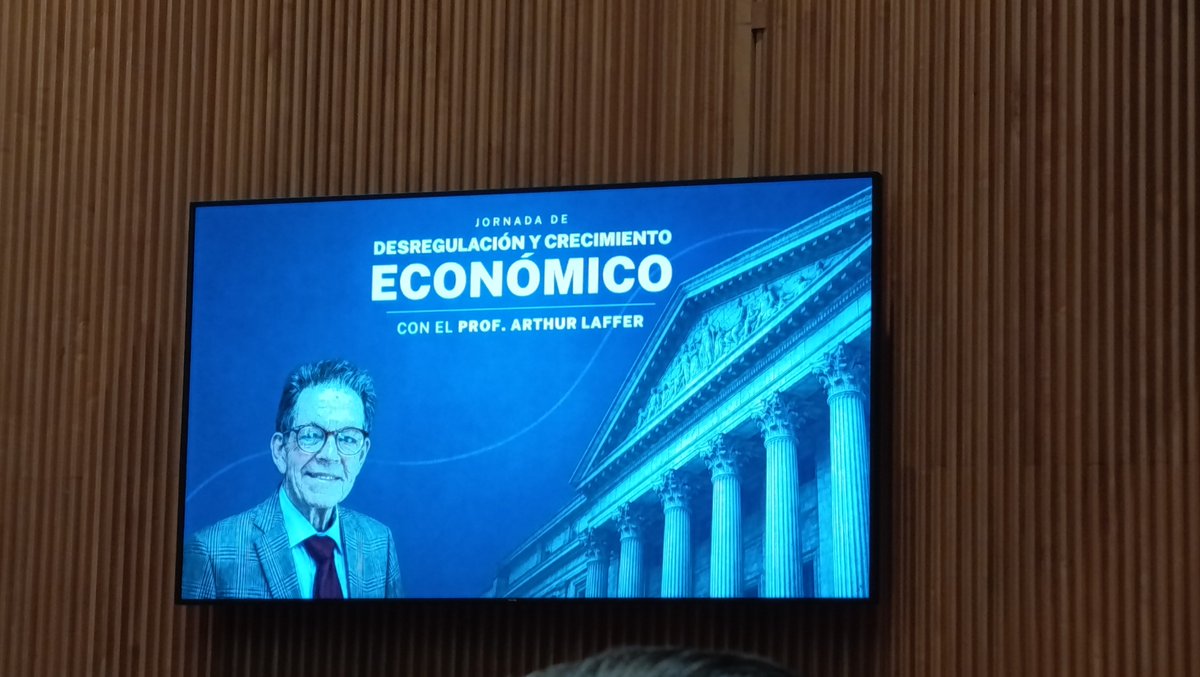 CDCovarrubias's tweet photo. Una suerte poder escuchar al profesor Arthur Laffer en el Congreso de los Diputados gracias a @FDisenso
-Jornada de Desregulación y Crecimiento Económico-
#desregulación
#economía
#curvadelaffer
#ArthurLaffer
@realartlaffer https://t.co/d9lLfjgcwZ