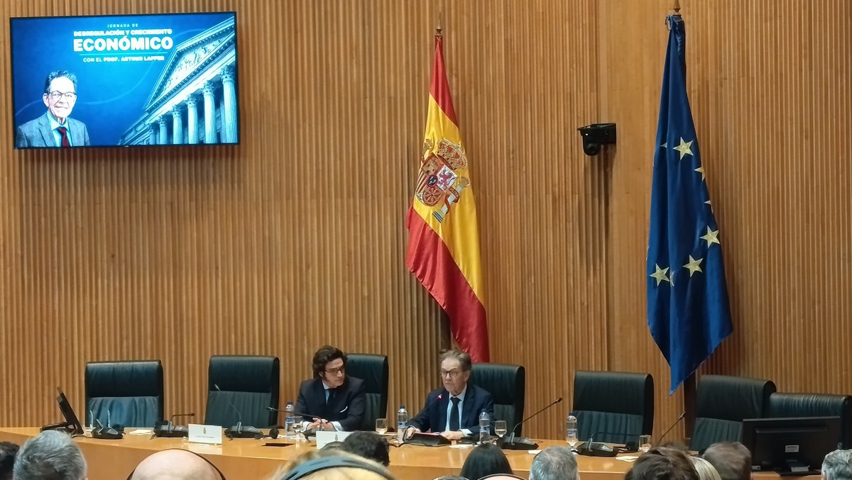CDCovarrubias's tweet photo. Una suerte poder escuchar al profesor Arthur Laffer en el Congreso de los Diputados gracias a @FDisenso
-Jornada de Desregulación y Crecimiento Económico-
#desregulación
#economía
#curvadelaffer
#ArthurLaffer
@realartlaffer https://t.co/d9lLfjgcwZ