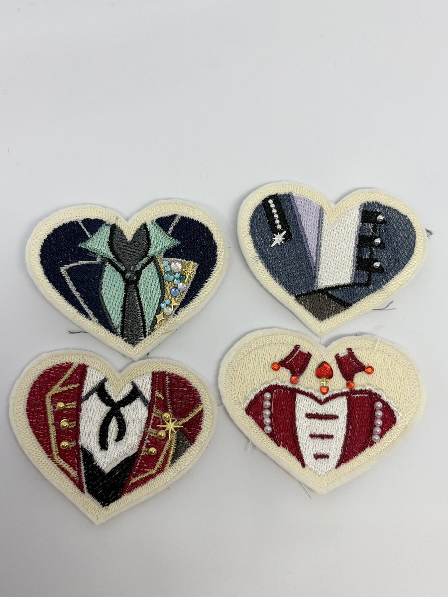 gmoefe's tweet photo. 🧵残狂頒布物🧵

アイシングクッキー風の【刺繍衣装風キーホルダー】です！

写真はキャッツアイ、ノワール、ロナード、リコです！

今から金具もつけてもっと可愛くなるのでお楽しみに🪡

当日は東3 マ　38ab でお待ちしてます！ https://t.co/PqnG6pqxwI