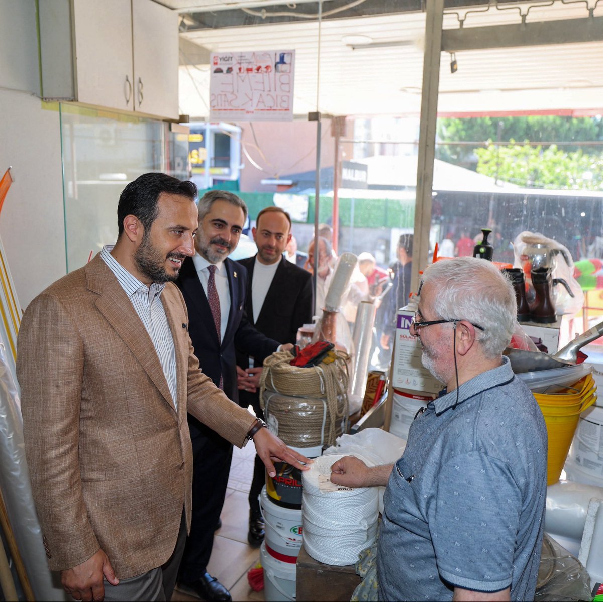 abdullahozdemir's tweet photo. Ataşehir’de esnafımızı ziyaret ettik; çaylarına, sohbetlerine, muhabbetlerine ortak olduk.

Sokağın sesini, esnafımızın beklentilerini ve hemşehrilerimizin gündemini yerinde dinlemeye devam ediyoruz.

Bizim siyasetimiz; çarşıda, pazarda, sokakta ve milletimizin yanında olmak. https://t.co/MZSHq97IDk