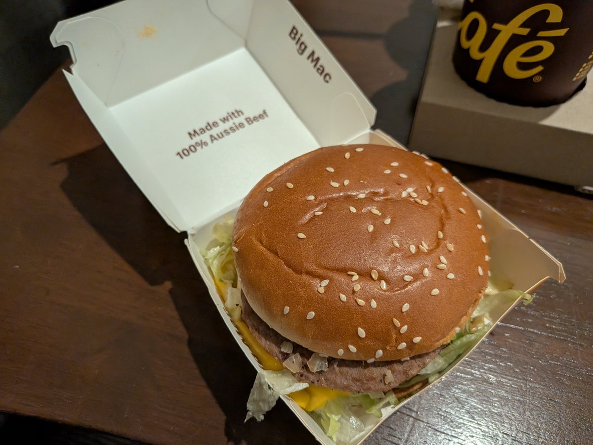 clione_rep2's tweet photo. オーストラリア初の夕飯はマックにしました

ジュースのサイズクソデカだしひたひたになるまで入れてくれてるし豪を感じる https://t.co/7aVet6oent