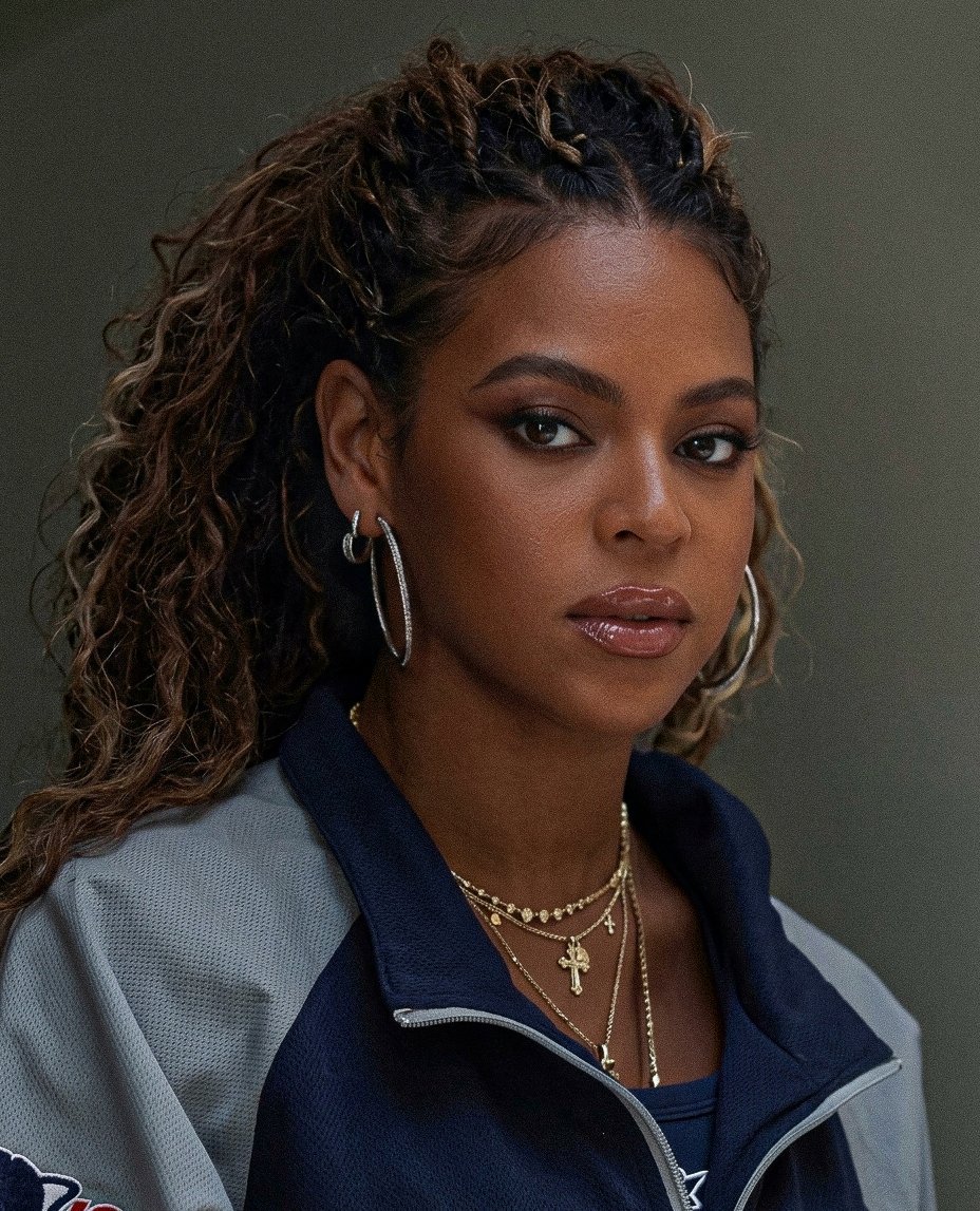poisonhoneybee_'s tweet photo. Beyoncé                                          Blue https://t.co/KAHygifO9x