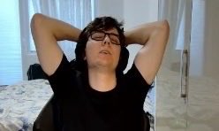 z00tyt's tweet photo. Gambling streamer “AlynnushGambles” says he won’t be upgrading to the iPhone 18

“For me, 17 is just perfect.” https://t.co/Qn5l61gsI1