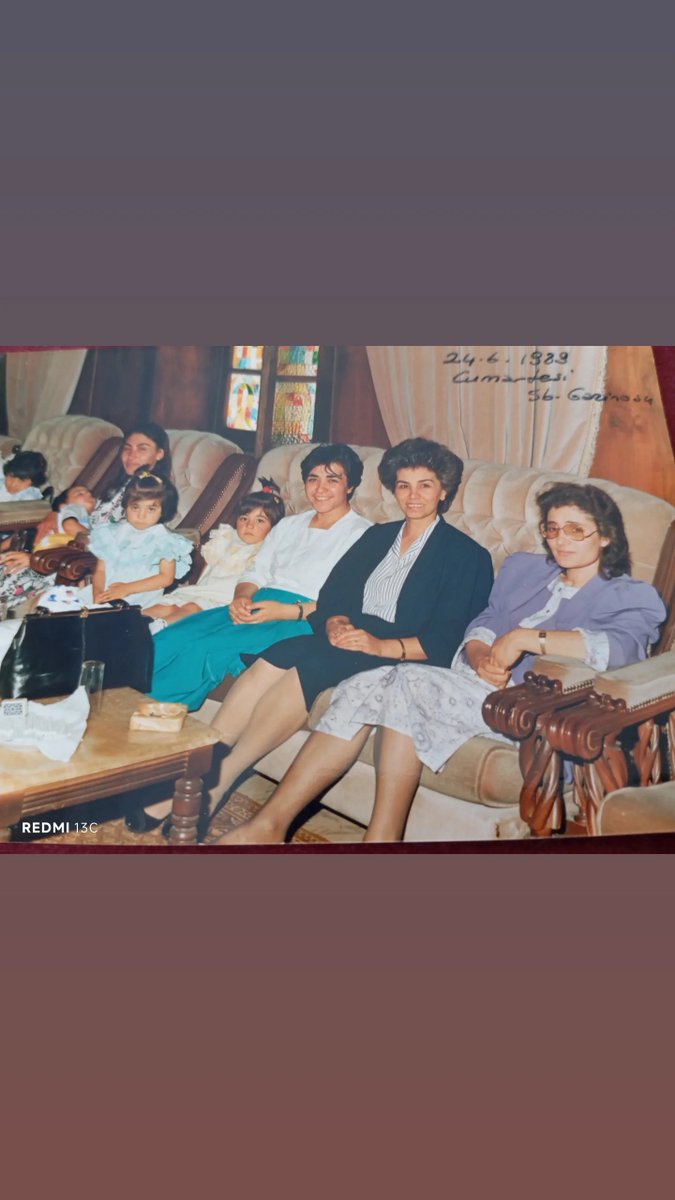 MeryemSerel's tweet photo. Biz yaşadık o #80liyılları #Seksenliyıllar vatkalı elbise ve kabarık saçlarla, ama eşim ve benim saçlarımı zaten kabartmaya gereği yoktu.🙂 https://t.co/xblYzCGnzM