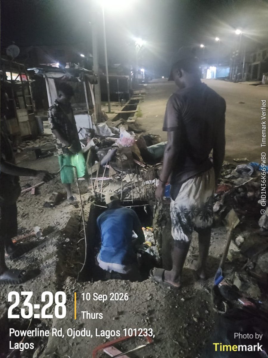 segunodunmbaku's tweet photo. Desilting of drainage and enforcement of waste removal exercise  across Ojodu LCDA carried out by our environmental team.

#CleanerLagos #CleanerOjodu #HEYSReloaded #environmental https://t.co/BbnNHwNl00