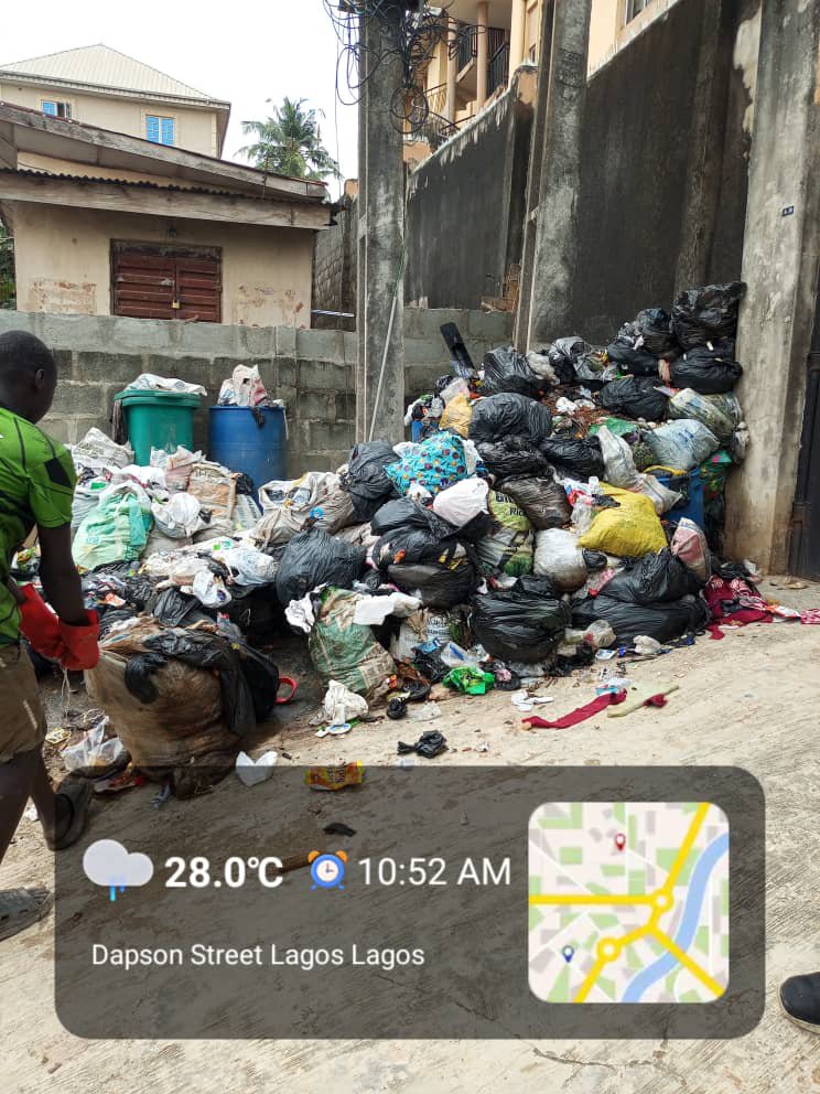 segunodunmbaku's tweet photo. Desilting of drainage and enforcement of waste removal exercise  across Ojodu LCDA carried out by our environmental team.

#CleanerLagos #CleanerOjodu #HEYSReloaded #environmental https://t.co/BbnNHwNl00