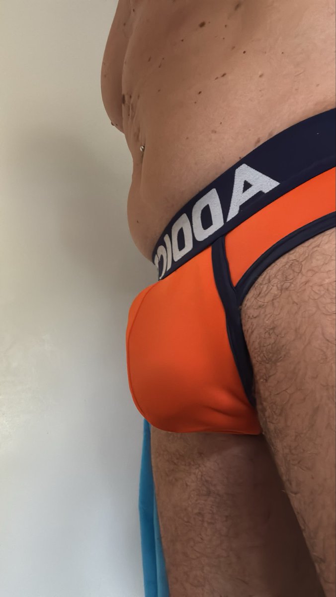 Nicolas41918489's tweet photo. Bulge of the day #gay #hotboy #bulgetime #gaybranle https://t.co/WYo7nLvTRr