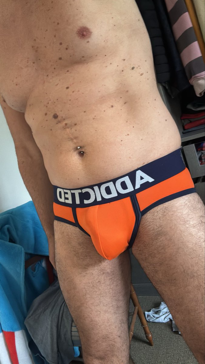Nicolas41918489's tweet photo. Bulge of the day #gay #hotboy #bulgetime #gaybranle https://t.co/WYo7nLvTRr