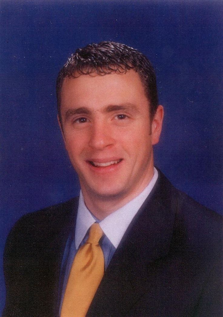 tldonnews's tweet photo. Remembering Welles Crowther (24), the American equities trader and volunteer firefighter who saved 18 lives during the 19/11 attacks in New York City, during which he unfortunately lost his own life when the World Trade Center's South Tower collapsed. 

(1977-2001) https://t.co/4UcuxRY9Cx