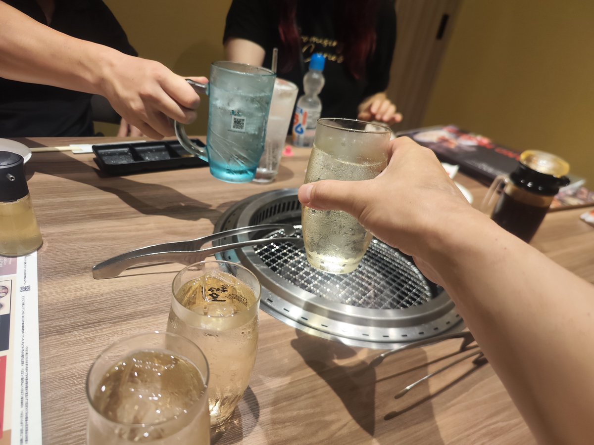 KiRUTO_CODE_K's tweet photo. 寿司食って、テレビ衝動買いしてスマブラやって今焼肉。
ちなずっと酒飲んでる https://t.co/1S4HrvWVw6