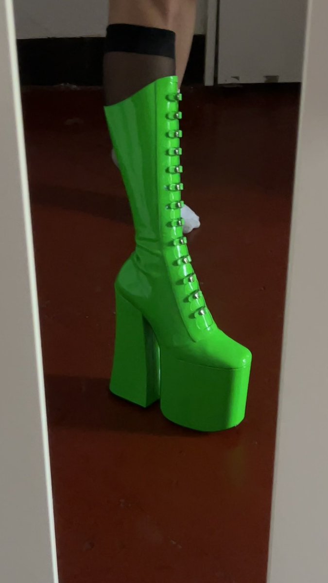 de4dname's tweet photo. my new babies marc jacobs limited edition 40th anniversary kiki boots https://t.co/LSplzXY0Zn