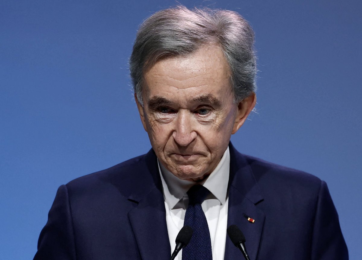 cppluxury's tweet photo. LVMH’s Bernard Arnault no longer part of top 10 richest globally

https://t.co/UvQhmscEyI (full article)

#LVMH #BernardArnault #LouisVuitton #Dior #DomPerignon #Bvlgari #luxuryfashion #luxurygoods #luxurybrands #luxuryindustry #luxurygroup #luxury #richest #wealthiest #Bloomberg https://t.co/MgUafJJ7kw