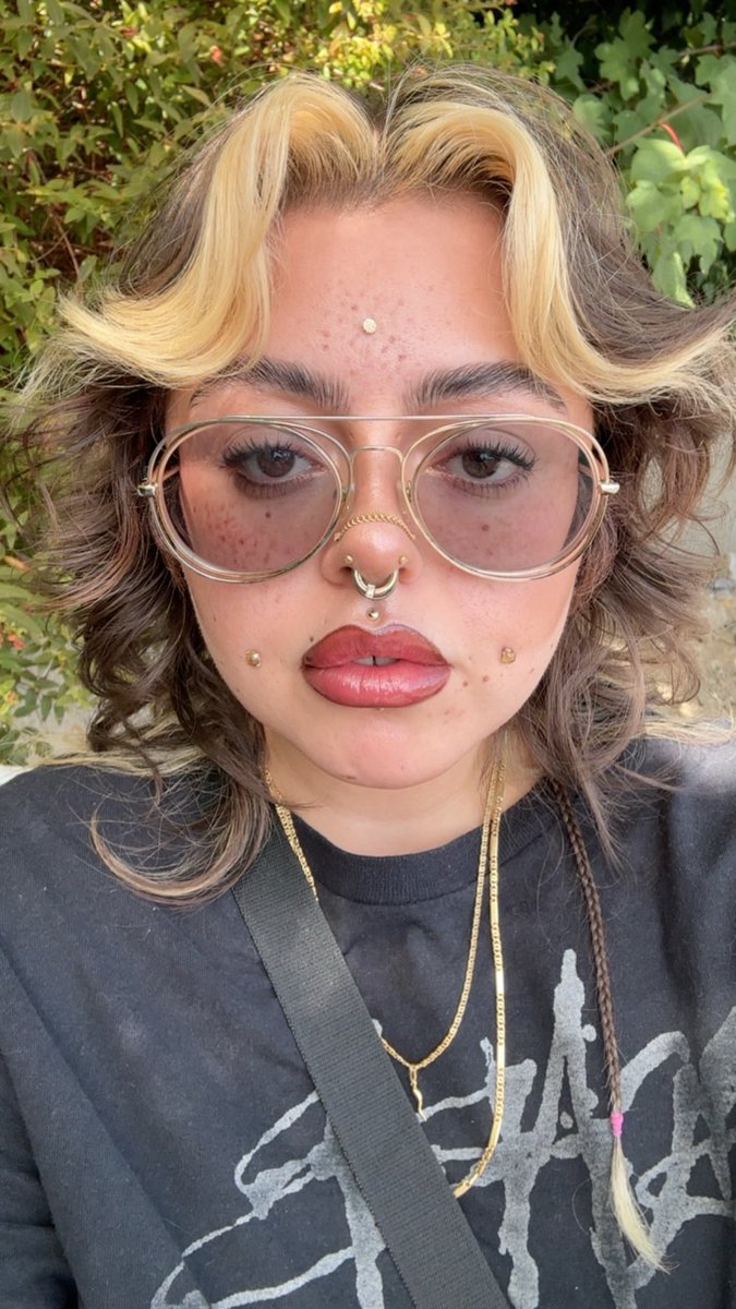 piscespatter's tweet photo. 2020-2026
I thought I’d put in a cool makeup thing that I used to do too but let’s be real the all gold piercing set up makes up for my boring asssssss makeup https://t.co/oljPkBD5wc