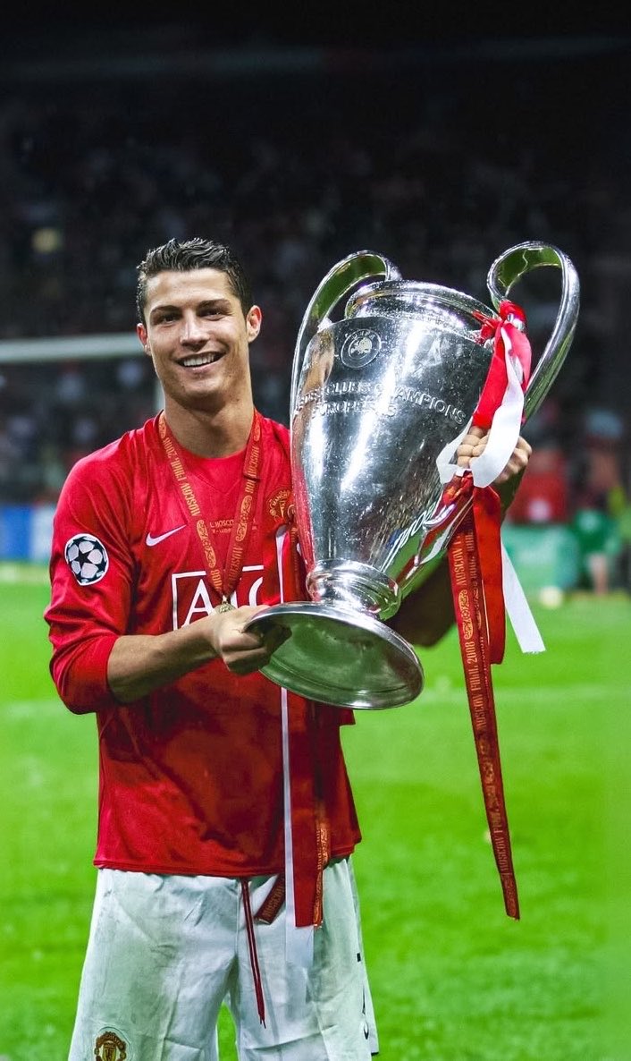 Cheyenne1jst's tweet photo. Did u know that Cristiano Ronaldo (Cr7 🐐) was the first ever portuguese to sign for Manchester united on 12th /08/ 2003 from Sporting CP at the age of 18  Fee £12 millions making his first appearance for united on 16th/08/2003 agaist bolton wanderers .@ManUtd ❤️ https://t.co/phfcZVmWLz