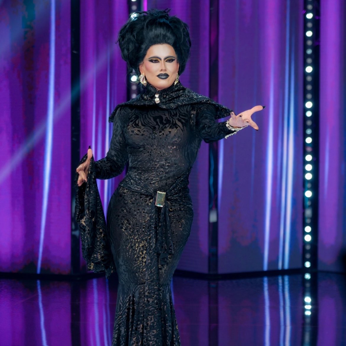 putyurlightasup's tweet photo. michael easily had one of the most well rounded runs ever this crown is more than deserved #DragRaceDownUnder https://t.co/9TWBYSO7ef