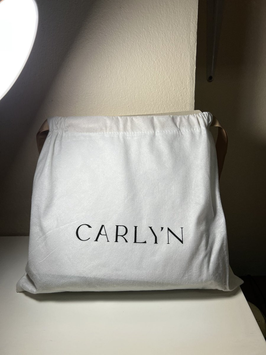 myy_me's tweet photo. ส่งต่อกระเป๋าcarlyn
ของแท้ ซื้อมาตอนราคาเกือบ3พันค่ะ
เราเก็บอย่างดีน้า
ถุง/ป้ายครบ
มีตำหนิด้านนอกตามการใช้งาน (ส่งภาพเพิ่มเติมให้ได้จ้า)
ด้านในใหม่กริบ
📍ส่งต่อ 750฿รวมส่งจ้า

#ส่งต่อ #ส่งต่อกระเป๋า #ส่งต่อcarlyn #ส่งต่อเสื้อผ้า #กระเป๋า #ส่งต่อกระเป๋ามือสอง #มือสอง https://t.co/tOU11iTCLb