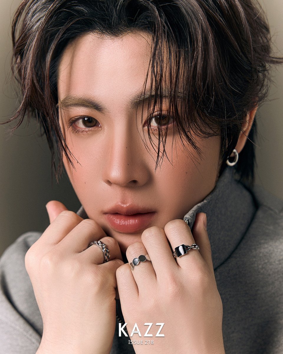 Kazzmagazine's tweet photo. #KAZZxFIRSTONE #FIRSTONE

ทั้งแป๋วทั้งหล่อพี่วรรณน้องเฟิร์สเหมาหมด! “เฟิร์สวัน วรรณกร” Youth Choice 2025 บนปก KAZZ MAGAZINE issue.217 พรีออเดอร์ได้แล้ววันนี้ 🤍

➖Pre-order : https://t.co/E1xJw9BLj2
➖Foreigners : https://t.co/S3S34ZzfIG 

#KAZZMAGAZINE https://t.co/Oswmh3OpLr