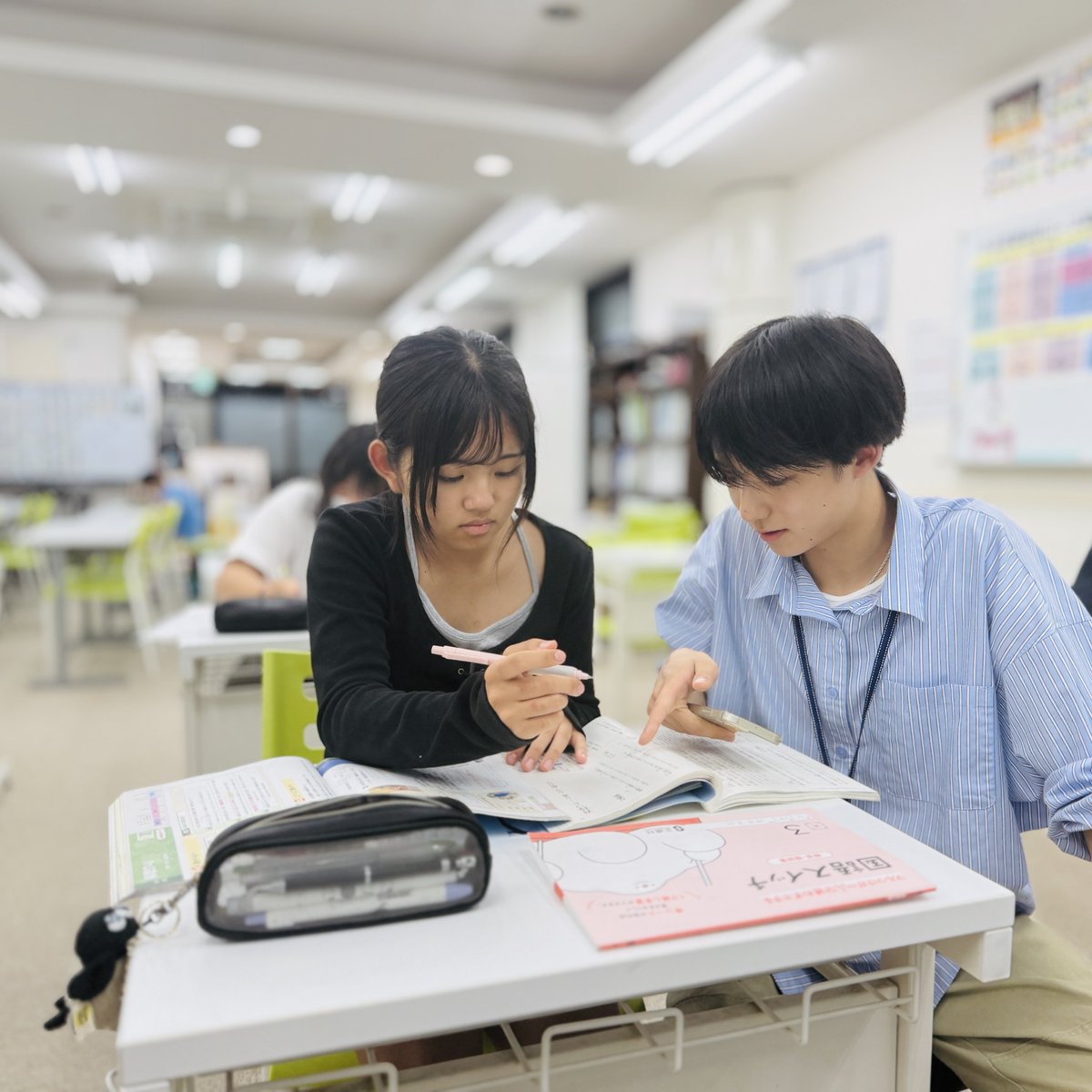 courage_recruit's tweet photo. テスト対策、頑張ってます✨

#学習塾カレッジ　#テスト対策 https://t.co/daSaGYPedB