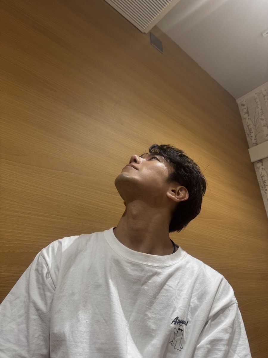 monaki_official's tweet photo. ケンケンです🗡️
本日は「アリオ札幌 えんとつ広場」でのリリースイベントありがとうございました🏭

初めましてのモナカマの方も多くて、また来ることができたらいいなと🫢
みなさん是非Zeppツアーの追加公演でお会いしましょう！

9年ぶり2度目の北海道上陸ということで、北海道を満喫できてるのかなと思います！
回転寿司も食べれられたし、今夜はスープカレーだし！！

明日は「苫小牧ミライフェスト2026」に出演させていただきます！
来られる方は一緒に楽しみましょ☺️

では！

#モナキの日常
#山本さん日記始めました