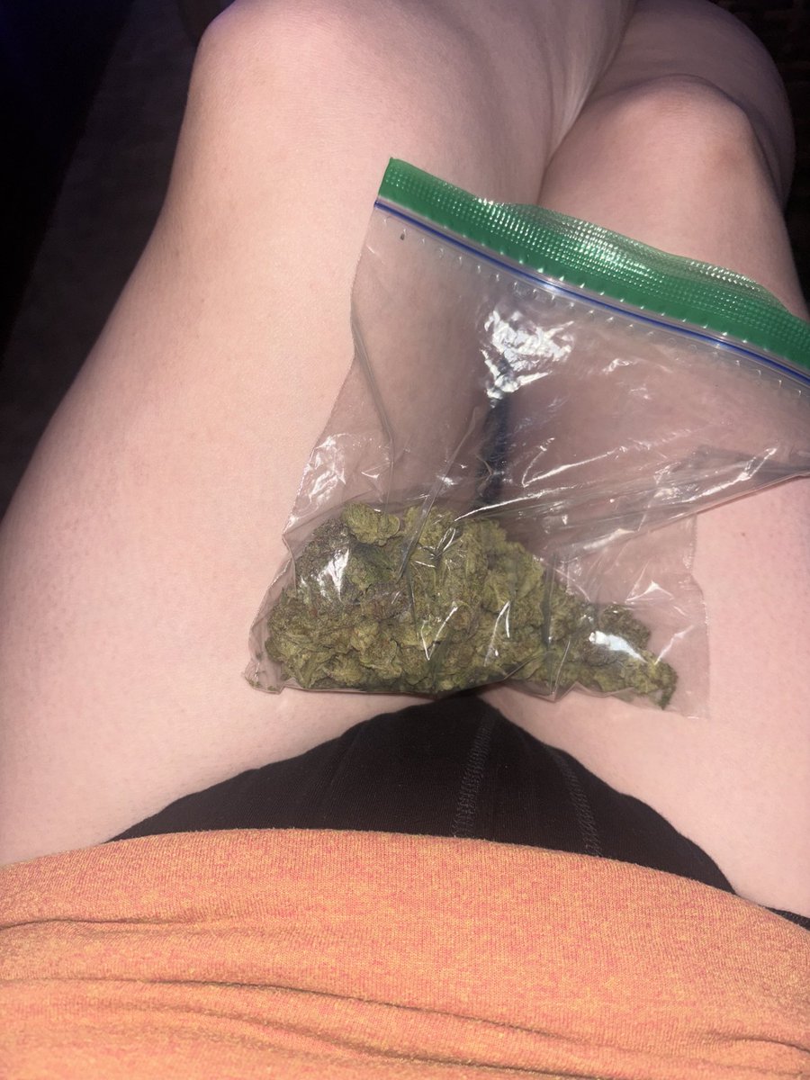 LakinRyan24's tweet photo. Who needs a rolling tray when you can use my thighs https://t.co/5hCaFneEpN