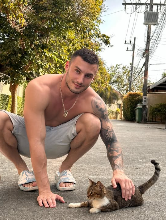 maxsizex's tweet photo. I’ve been hoping the right boy would walk through the door and see me like this… What would you do first? https://t.co/9x6awpLFdq