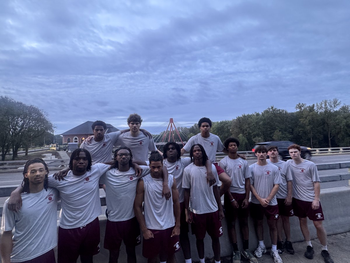 IUColumbusMBB's tweet photo. Week 3 - Bridge Work. This group is getting connected, tougher, and bought in. It takes what it takes!

#CrimsonRise https://t.co/tcxqo1cGVA