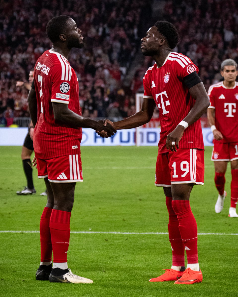 FCBayernEN's tweet photo. New UCL Season 🤝 Same vibes with Phonzy! 😍 https://t.co/vkfCPLJzcP