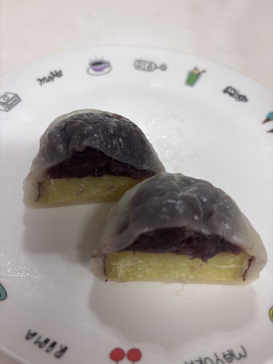 718yoko1's tweet photo. オムライスを食べた後に地下の食品売り場にぶどうを見に行きました🍇(千葉そごう)
8800円　お値段にびっくり✨
高級ぶどうは買えないので九州物産展で熊本の伝統菓子　いきなり団子を買って帰りました🍠
熊本支援のつもり✨ https://t.co/vv5zMdr6jF