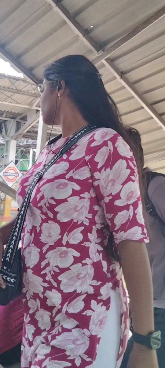 auntyveriyans1's tweet photo. Follower request post ava friend akka peru Kaviya..Yendiii Kaviya perutha soothu kandaraoliiii thevdiyaleyyyyy, yevlo aripu di unaku koothimunda , nee la yennoda anni ya irundha nu vachiko avlodha unnoda aripedutha naarakoothi ya daily oothu oothu ennoda friends um serndhu unnoda andha thevdiya molai sappi urinji eeramana koothi la sunni la oothu garbam aakirpom di kandaraoli thevdiyaleyyyy