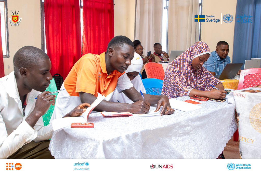 UNFPABurundi's tweet photo. Du 25 au 28 août 2026, le projet conjoint #2gether4SRHR, financé par la Suède, a réuni @UNFPABurundi, @OnusidaBurundi, @WhoBurundi, @UNICEF_Burundi et @AFJO à Muyinga, Ngozi et Rutana pour promouvoir la #SSR, la prévention du #VIH et la lutte contre les #VBG. @KacouPierreKon1 https://t.co/wai6uk8X0j