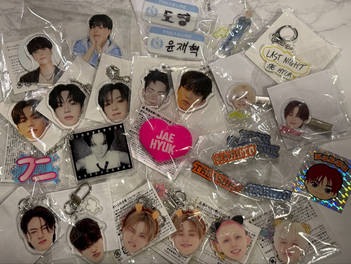 hcexchange66's tweet photo. TREASURE トレジャー 交換 カプセルトイ グッズ 顔アクキー ザステ POPUP ポップアップ

譲 : 画像1.2.3枚目 ヒョンソク ジフン ヨシ ジュンギュ ジェヒョク ドヨン ハルト ジョンウ ジョンファン
求 : 画像4枚目(最優先) その他同異種 アサヒ

新宿手渡し / 郵送
お気軽にお声掛けください🌼 https://t.co/kGX9IkbtGk