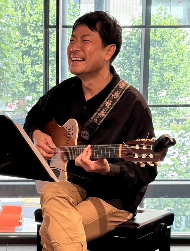 ocharin_mock's tweet photo. ＃おちゃのおと
もう手に入れましたか？ 楽器の町🎷御茶ノ水で手にしてくださいね🎶
＃メガネの井上
 ＃ウエムラケイ
 対談の前に初音の合わせが行われました🎶 https://t.co/zrP4Hn97FH