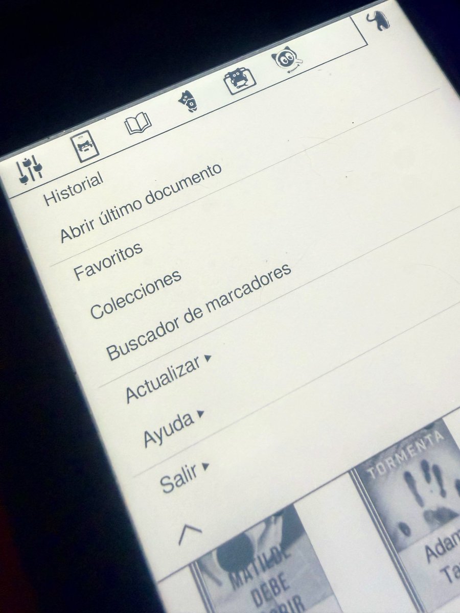 tshe_moroz's tweet photo. Jailbreak listo! Me arrepiento de no haberlo hecho antes. 
Aunque me faltan muchas cosas por instalar y cambiar (como el icono del modo nocturno, que la ruta se me está complicando una barbaridad) pero bueno, poco a poco. Me está encantando cómo está quedando 😍 https://t.co/TkJVokogNA